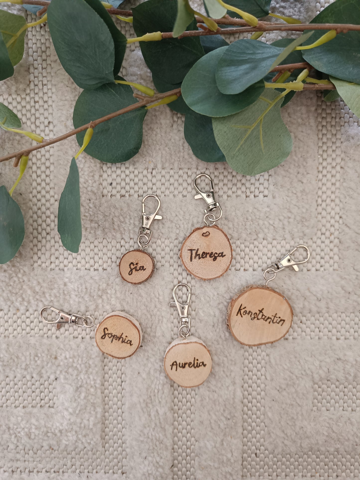 Personalisierbarer Schlüsselanhänger aus Holz